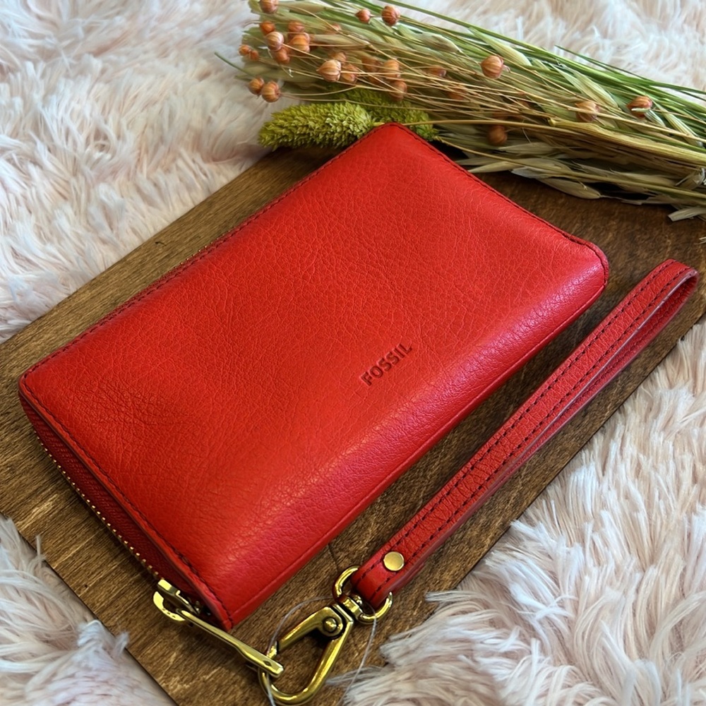 NWT Fossil wristlet wallet